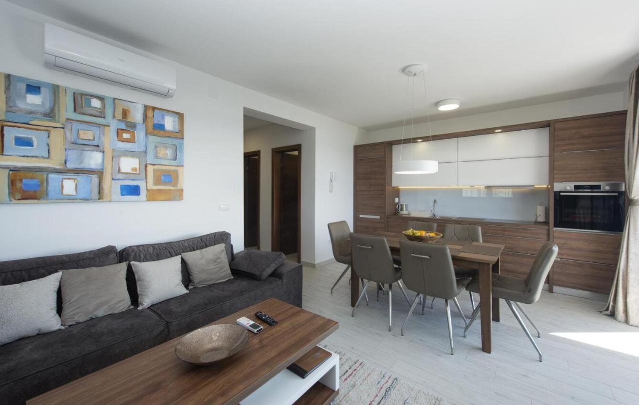 Family Friendly Apartments With A Swimming Pool Sveti Filip I Jakov, Biograd - 19325 Bagian luar foto