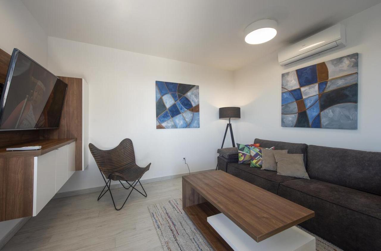 Family Friendly Apartments With A Swimming Pool Sveti Filip I Jakov, Biograd - 19325 Bagian luar foto