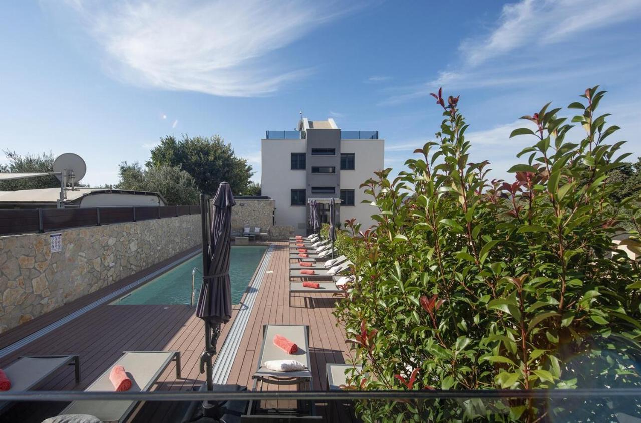 Family Friendly Apartments With A Swimming Pool Sveti Filip I Jakov, Biograd - 19325 Bagian luar foto