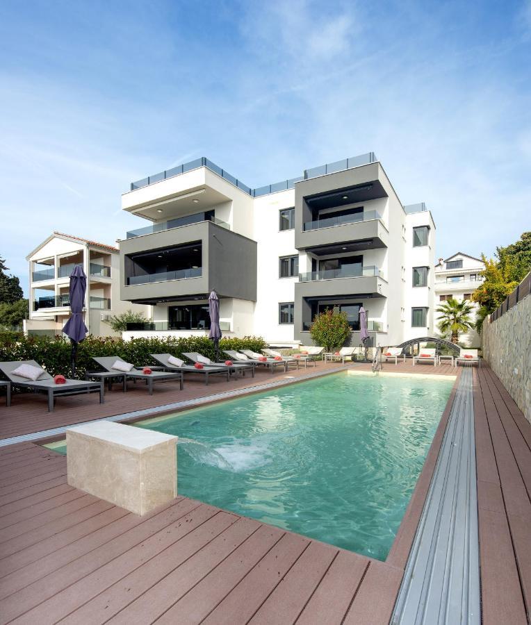 Family Friendly Apartments With A Swimming Pool Sveti Filip I Jakov, Biograd - 19325 Bagian luar foto