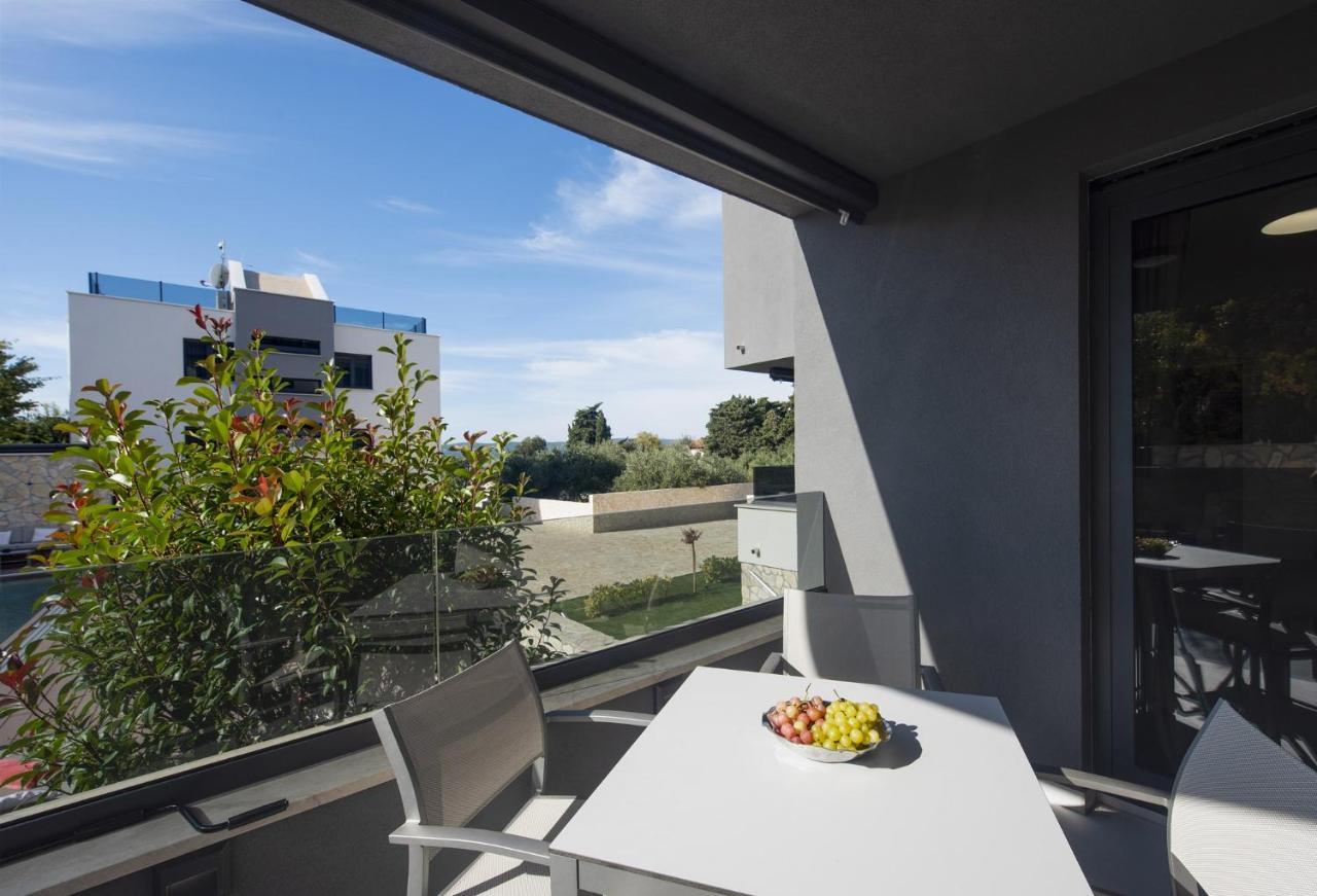 Family Friendly Apartments With A Swimming Pool Sveti Filip I Jakov, Biograd - 19325 Bagian luar foto
