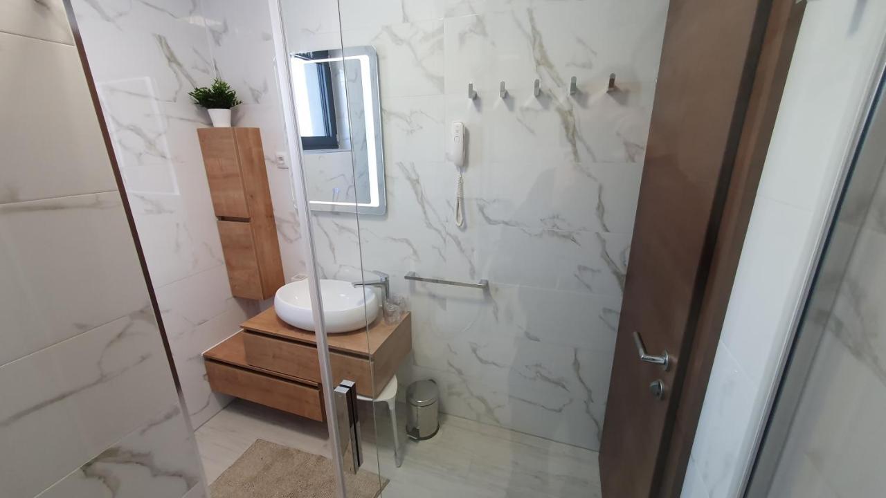 Family Friendly Apartments With A Swimming Pool Sveti Filip I Jakov, Biograd - 19325 Bagian luar foto
