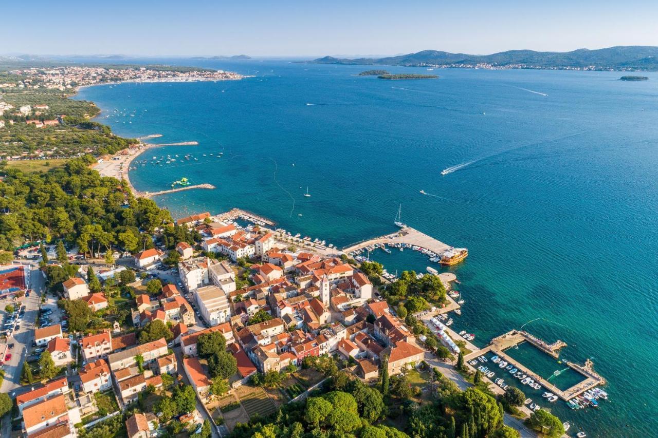 Family Friendly Apartments With A Swimming Pool Sveti Filip I Jakov, Biograd - 19325 Bagian luar foto